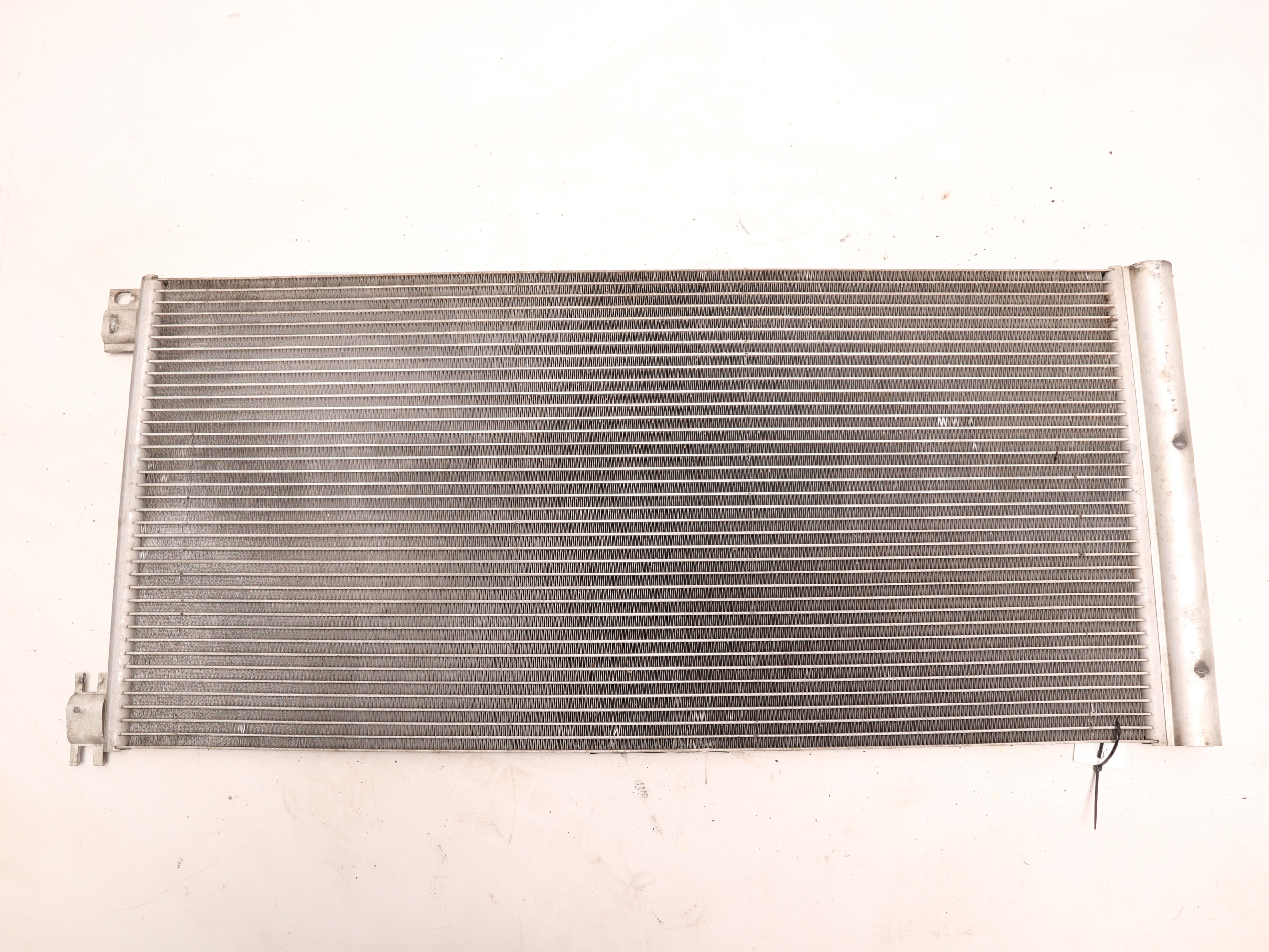 Радіатор кондиціонера Renault Trafic (Opel Vivaro, Nissan NV300) 2014 -, 921008178R Б/В