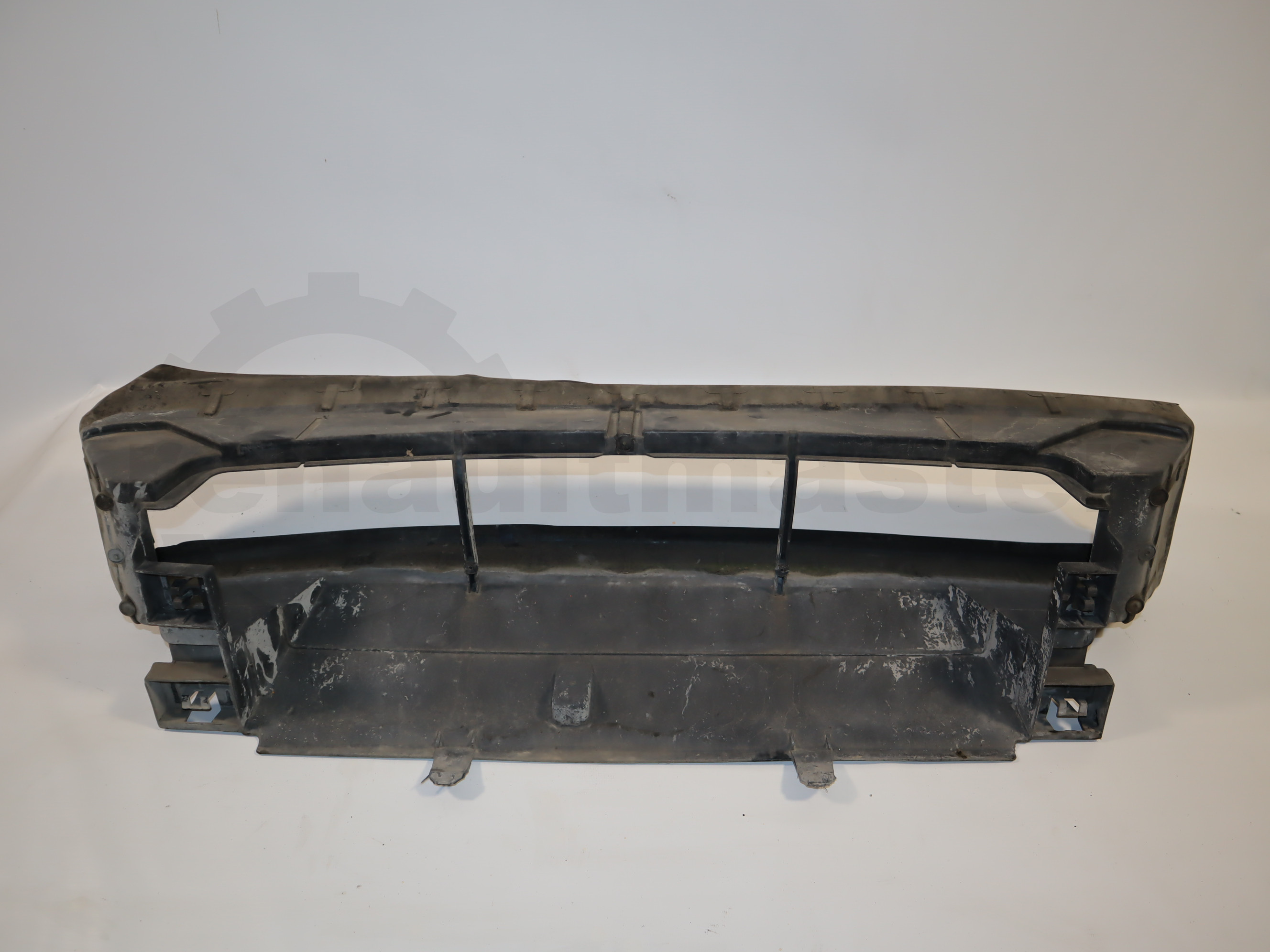 Забірник повітря (дифузор радіатора)  Renault Trafic (Opel Vivaro, Nissan NV300) 2014 -, 214772888R Б/В