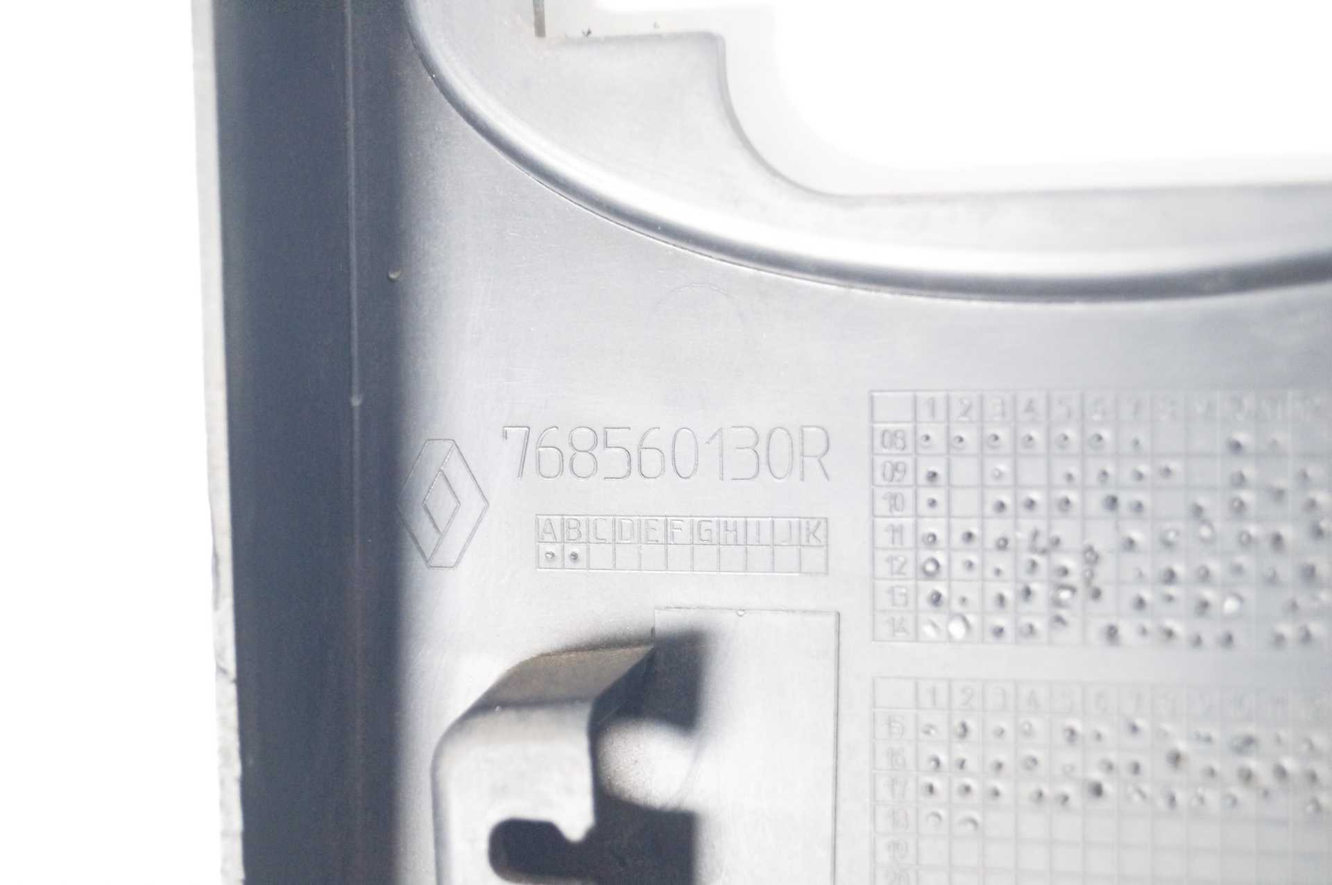 Молдинг на стійку правий (під габарит) Renault Master (Opel Movano, Nissan NV400) 2010 -, 768560130R Б/В