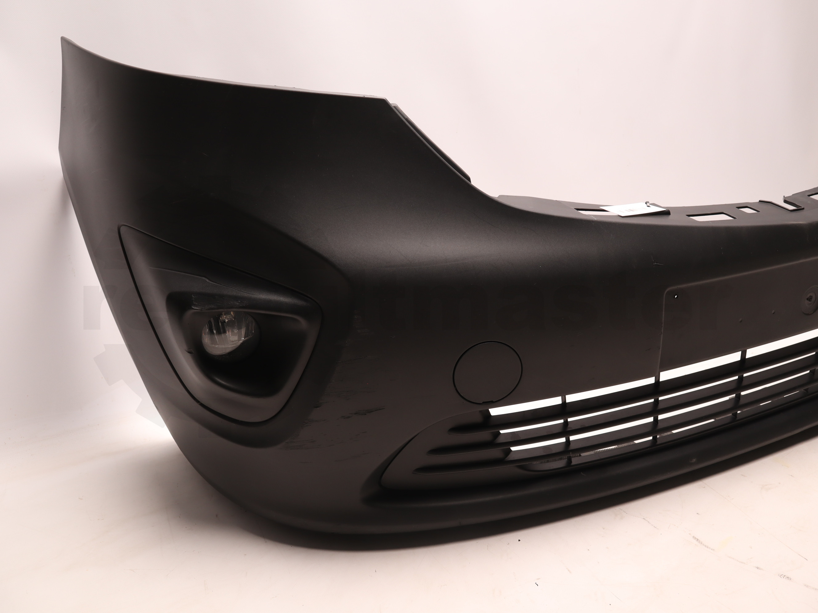 Бампер передній з протитуманками Opel Vivaro 2014->, - 620228716R Б/В