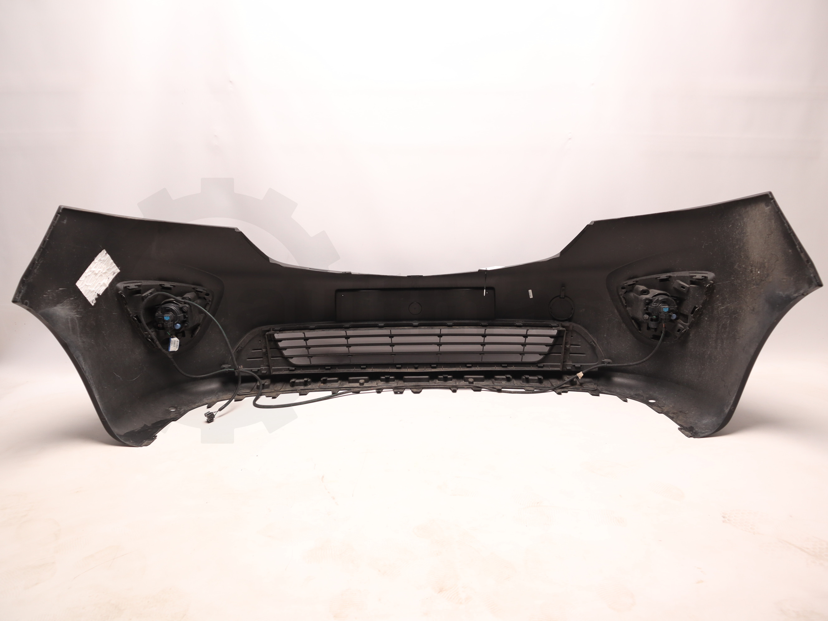 Бампер передній з протитуманками Opel Vivaro 2014->, - 620228716R Б/В