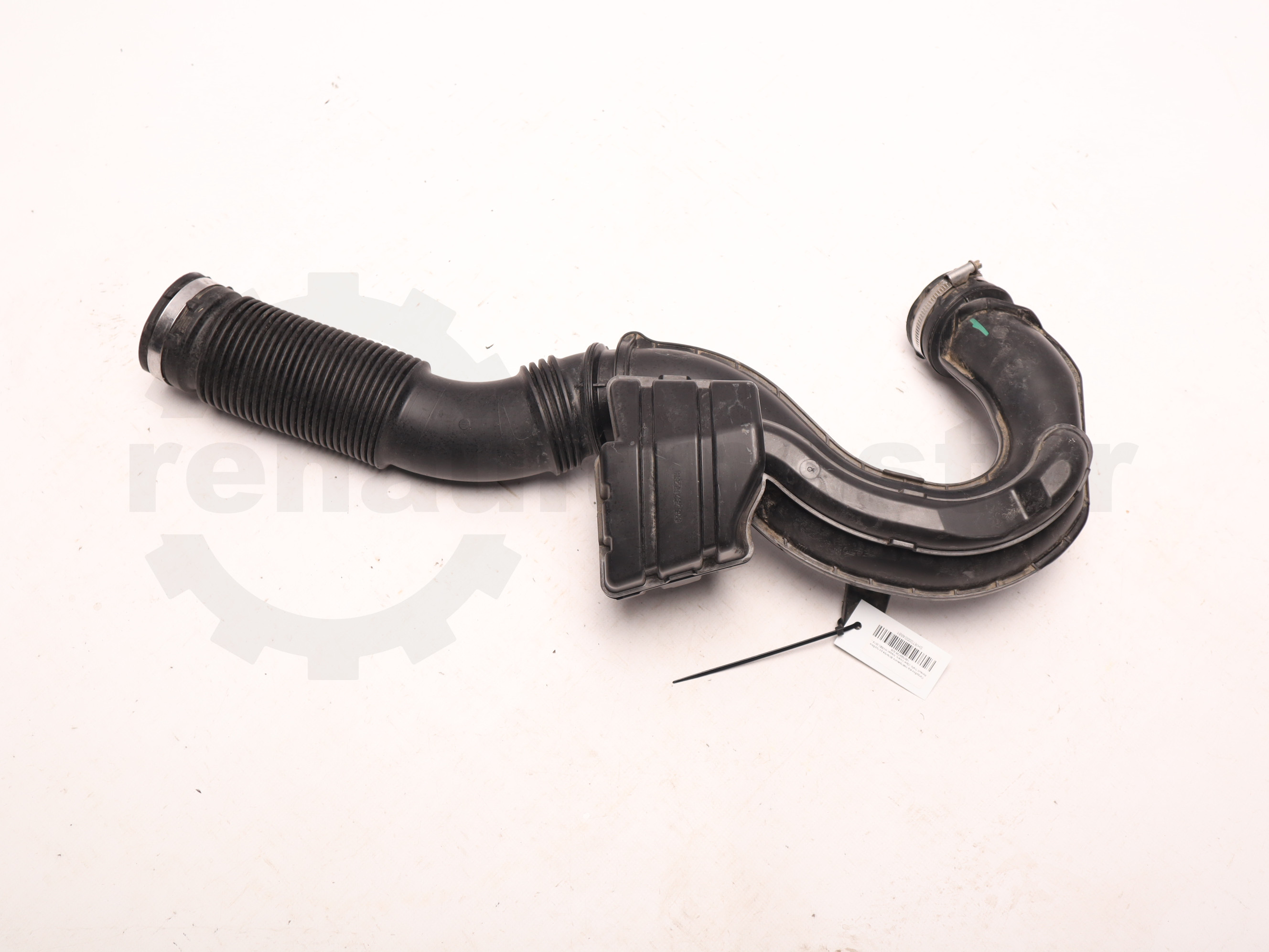 Патрубок від повітряного фільтра до турбіни Renault Trafic (Opel Vivaro, Nissan NV300) 2014 -, 165755972R Б/В