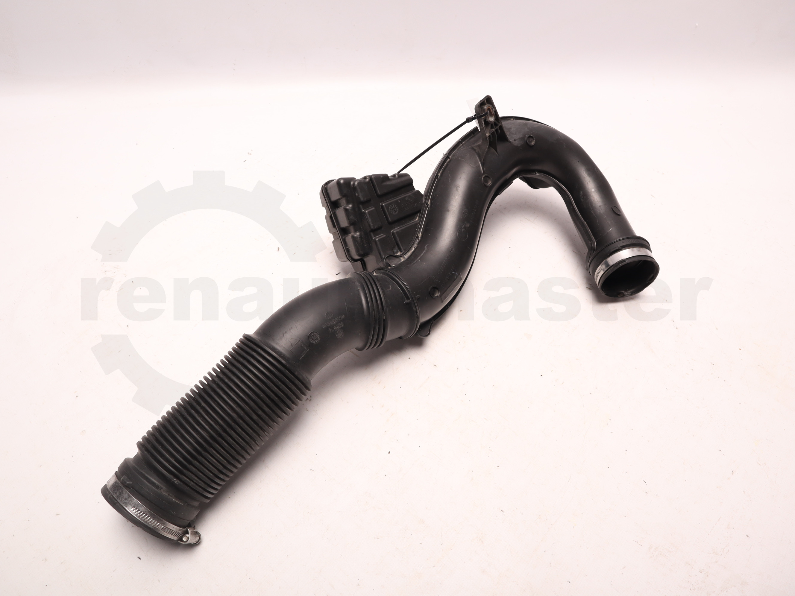 Патрубок від повітряного фільтра до турбіни Renault Trafic (Opel Vivaro, Nissan NV300) 2014 -, 165755972R Б/В