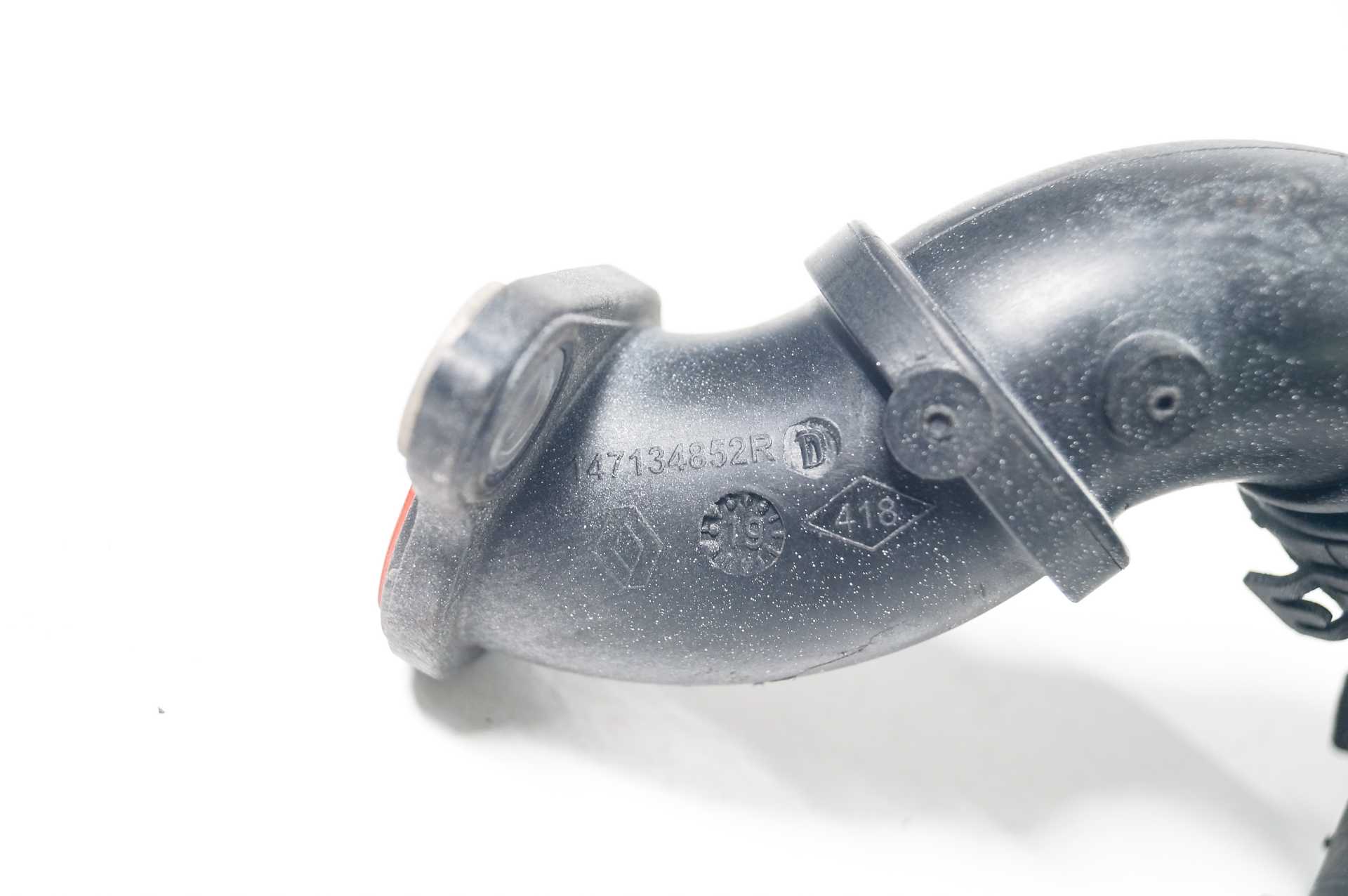 Патрубок повітряний EGR (пластик) Renault Trafic (Opel Vivaro, Nissan NV300) 2014 -, 147134852R Б/В