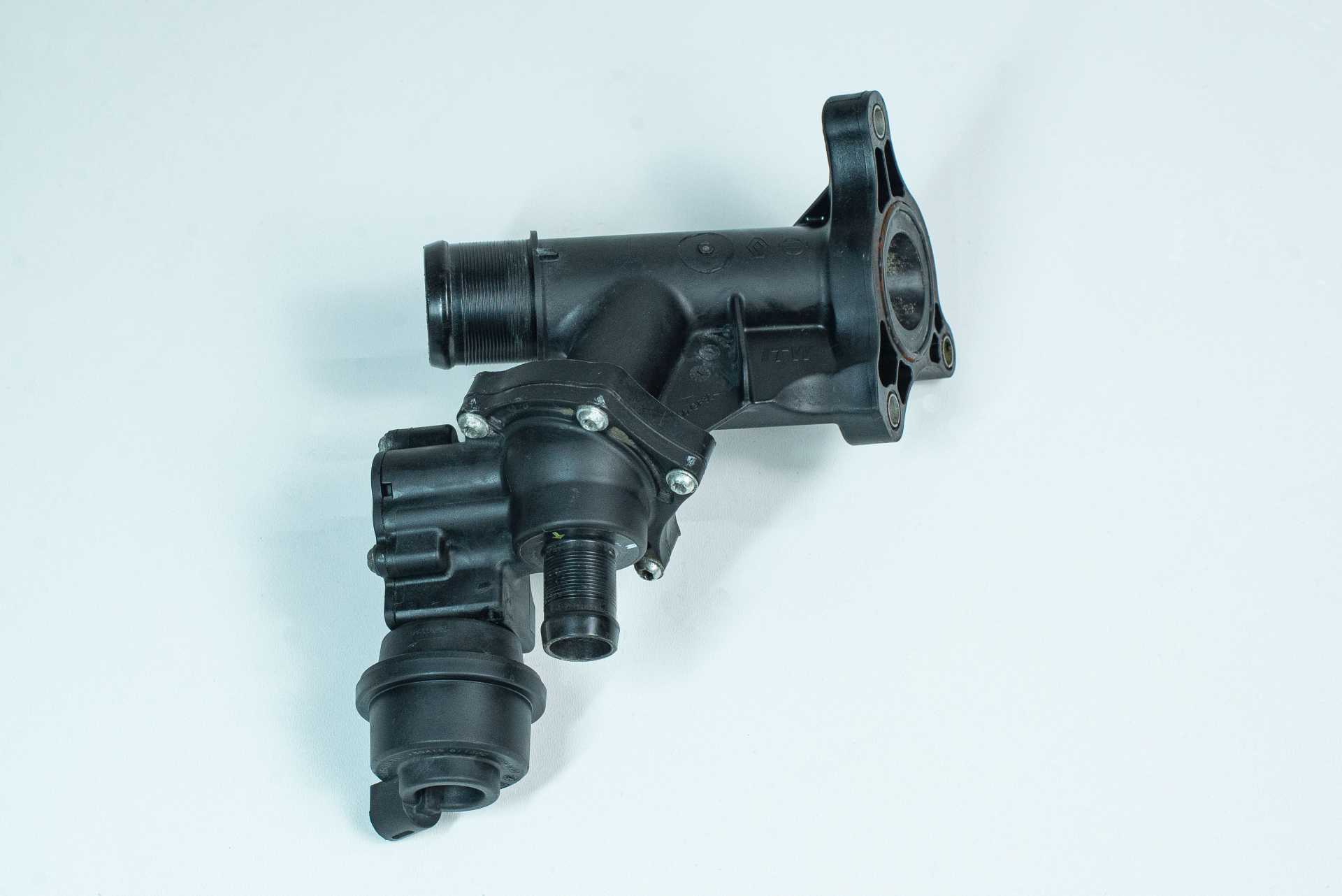 Корпус термостата вакуумний Renault Trafic (Opel Vivaro, Nissan NV300) 2014 -, 110600686R Б/В