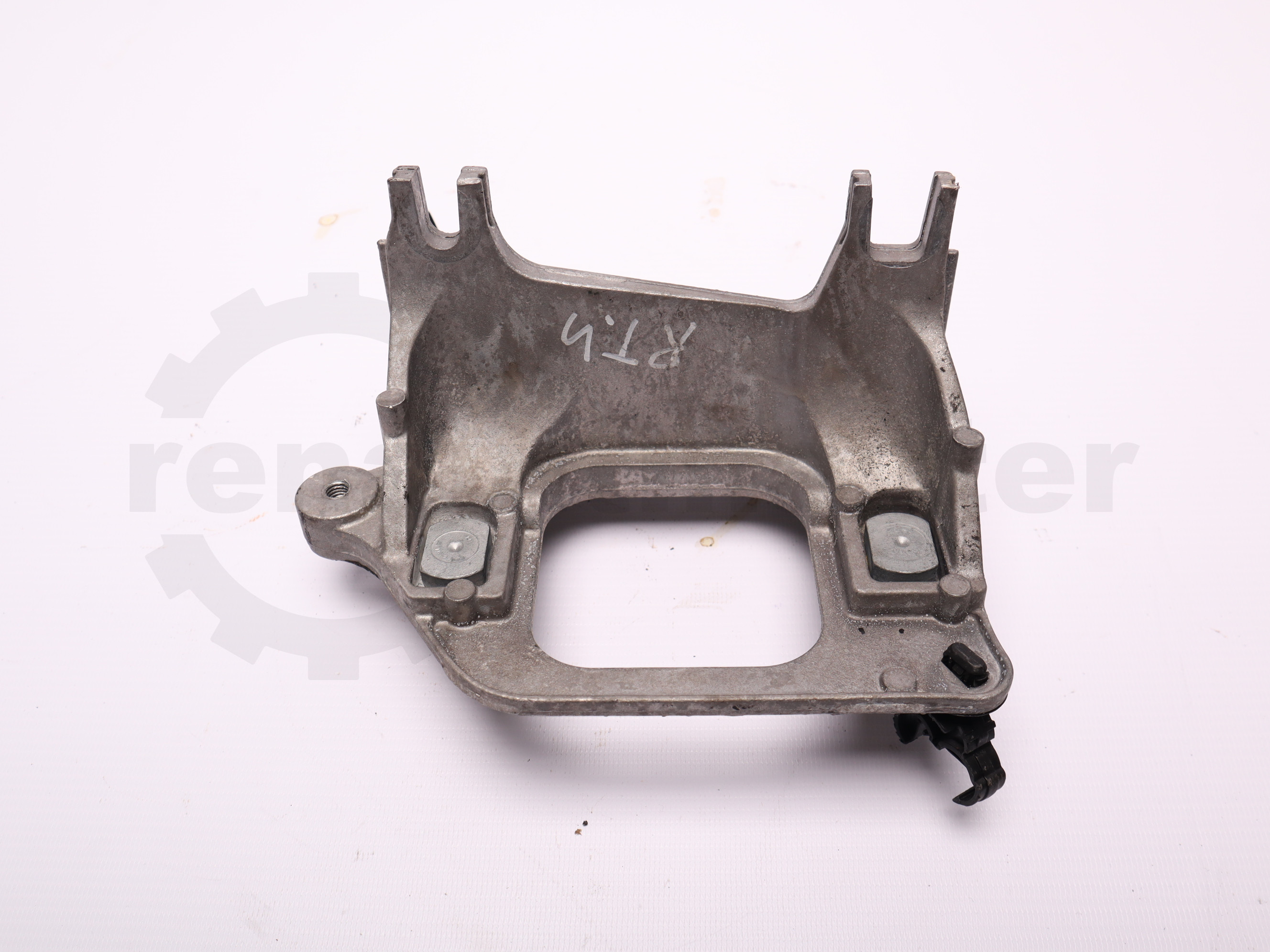 Кронштейн подушки КПП Renault Trafic (Opel Vivaro, Nissan NV300) 2014 -, 112228161R Б/В