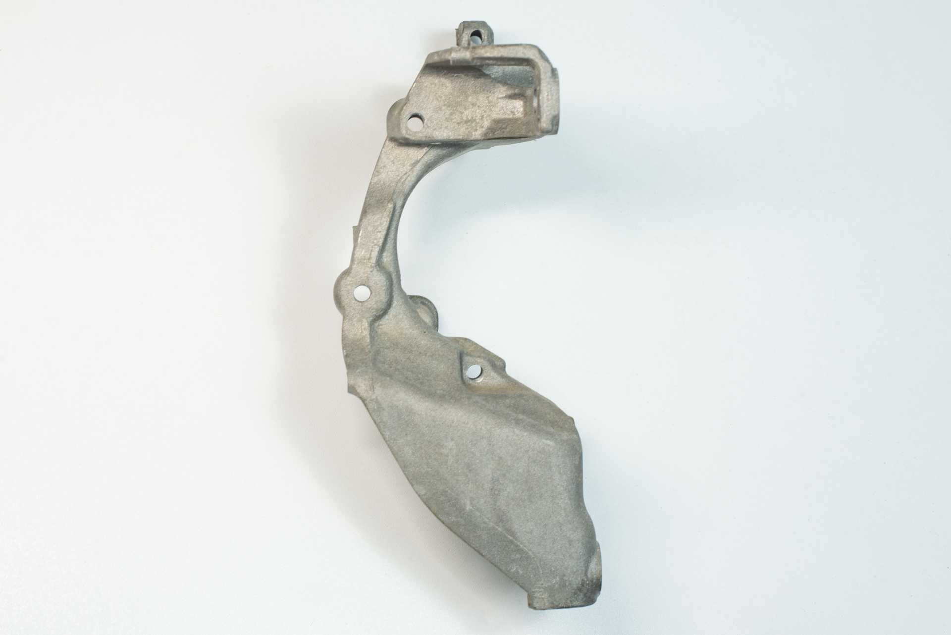 Кронштейн EGR Renault Trafic (Opel Vivaro, Nissan NV300) 2014 -, 147174072R Б/В