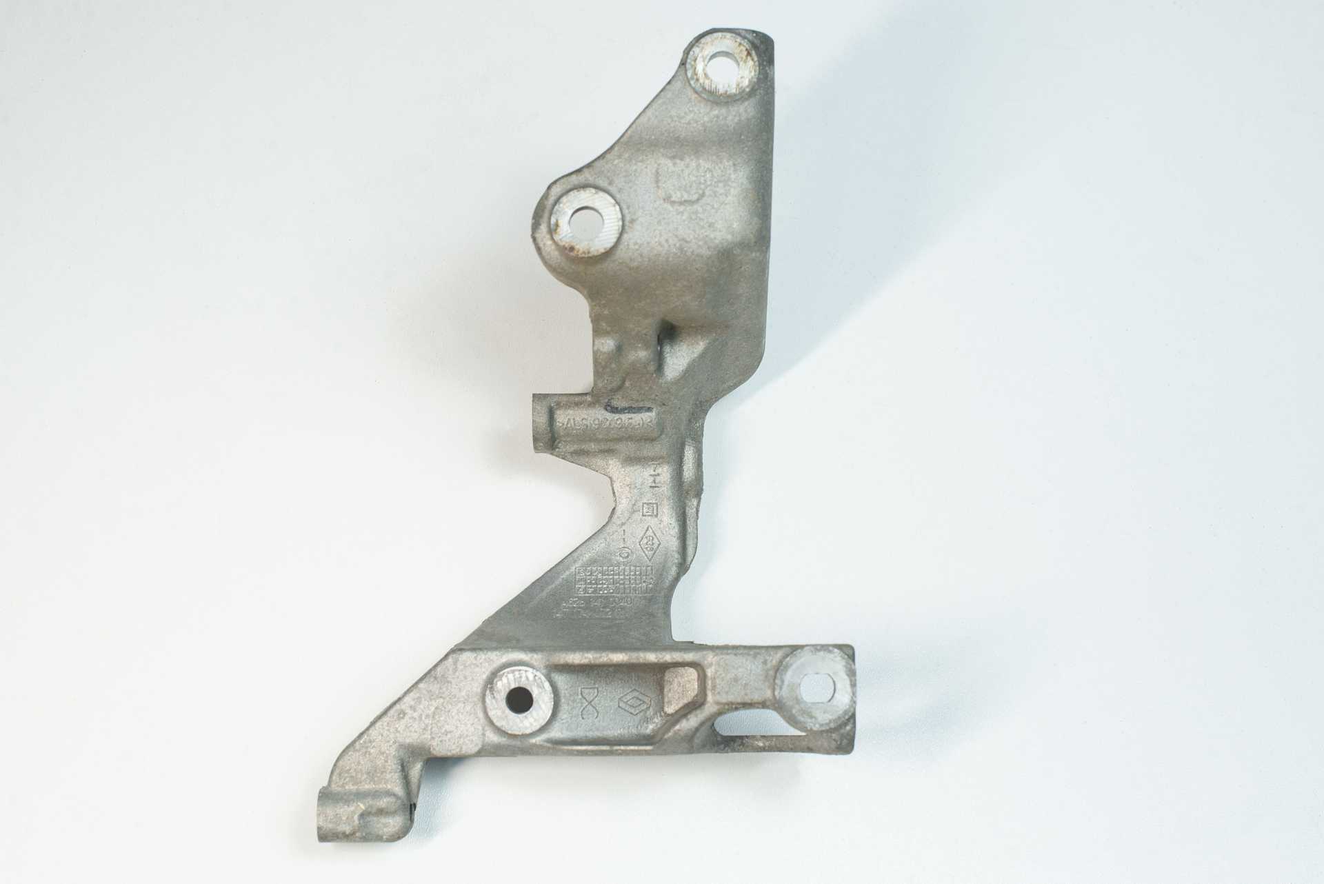 Кронштейн EGR Renault Trafic (Opel Vivaro, Nissan NV300) 2014 -, 147174072R Б/В