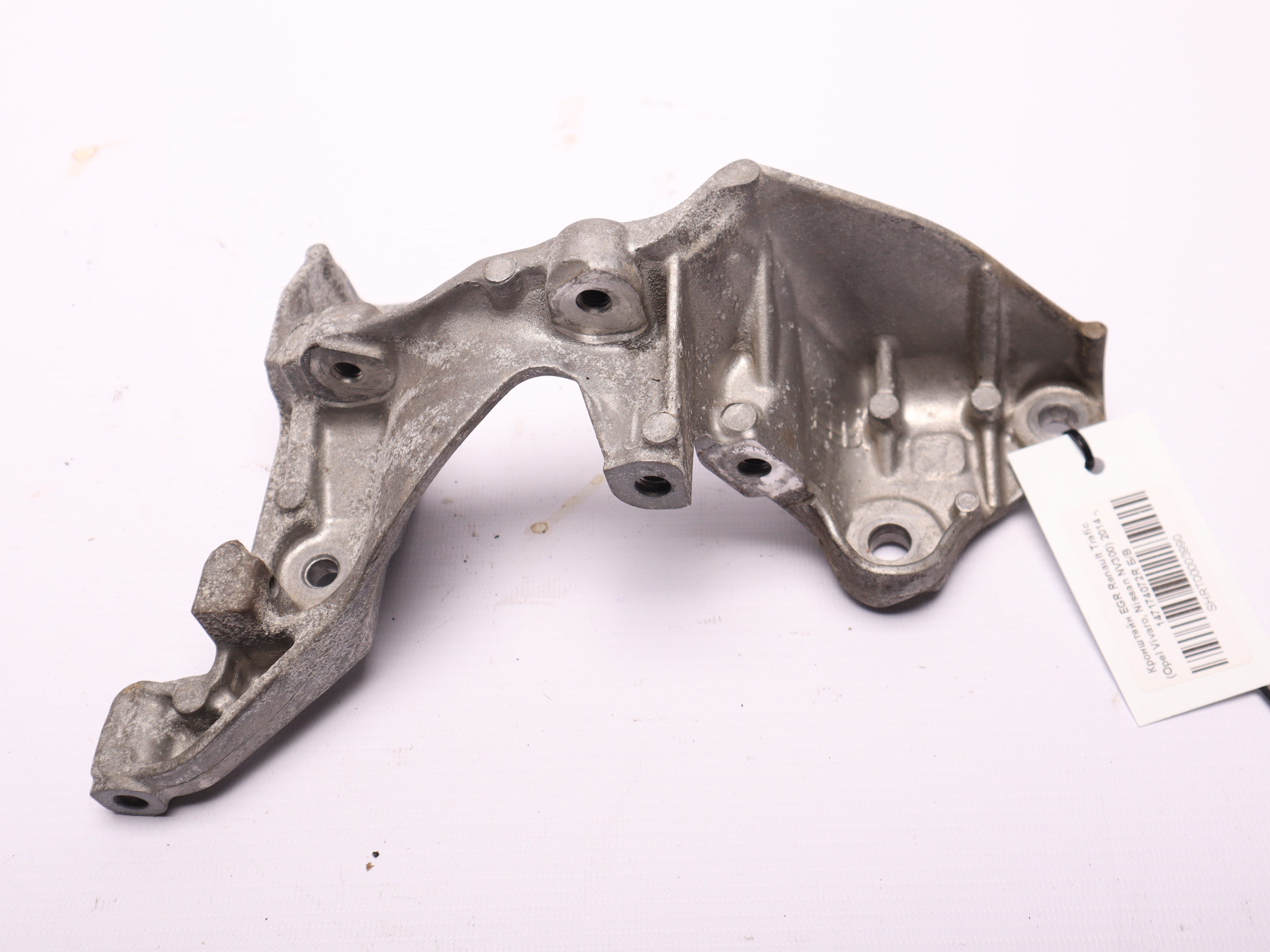 Кронштейн EGR Renault Trafic (Opel Vivaro, Nissan NV300) 2014 -, 147174072R Б/В