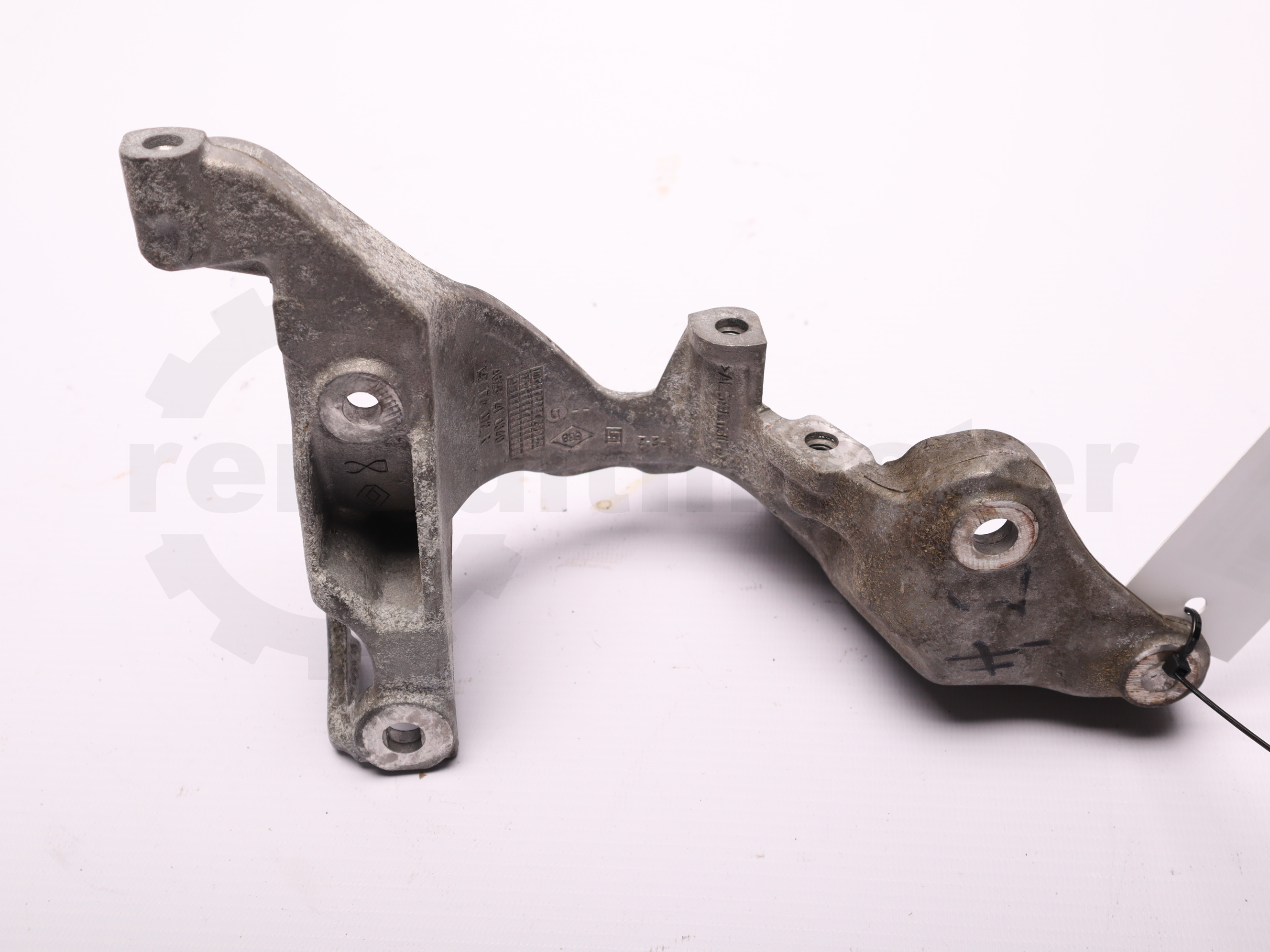 Кронштейн EGR Renault Trafic (Opel Vivaro, Nissan NV300) 2014 -, 147174072R Б/В