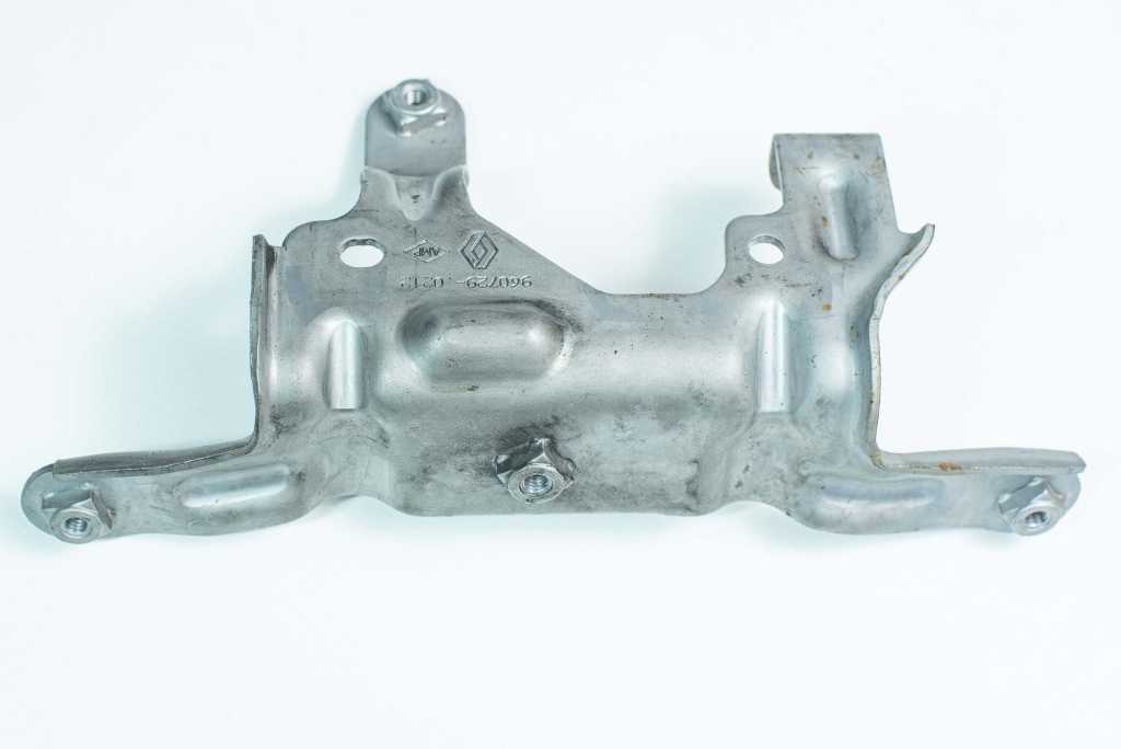 Кронштейн колектора випускного Renault Master (Opel Movano, Nissan NV400) 2010 -, 8200960729 Б/В