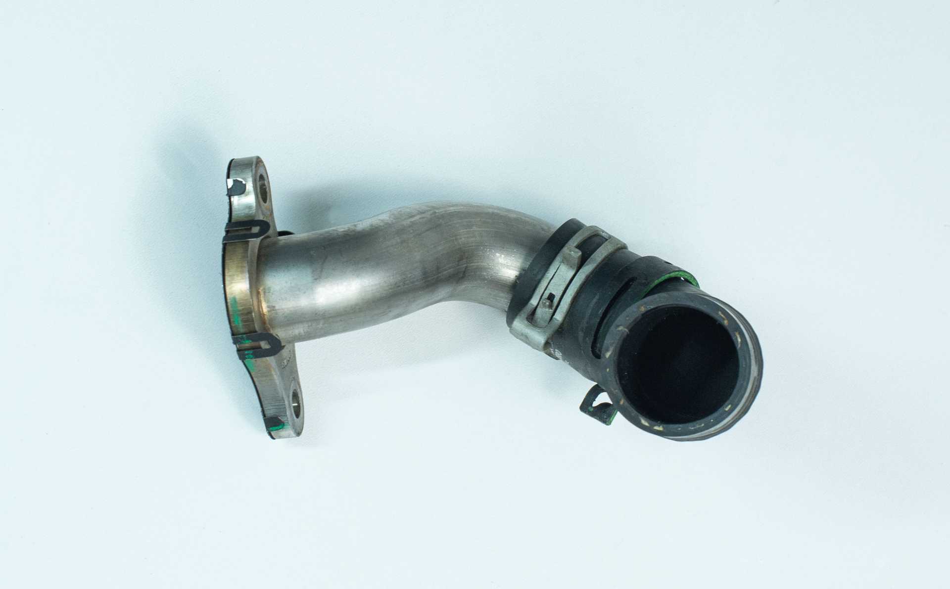 Патрубок повітряний (метал) EGR Renault Trafic (Opel Vivaro, Nissan NV300) 2014 -, 147131593R Б/В