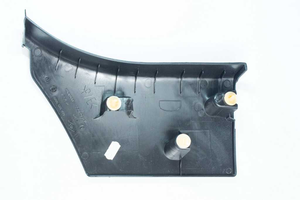 Захист порога правий Renault Master (Opel Movano, Nissan NV400) 2010 -, 8200689899 Б/В