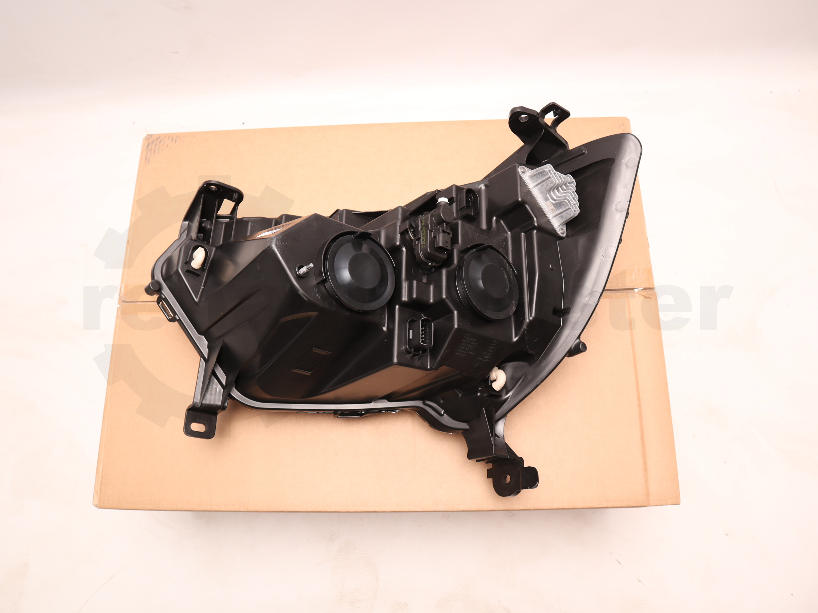 Фара передня права Renault Master, 2020-, 260105567R OE