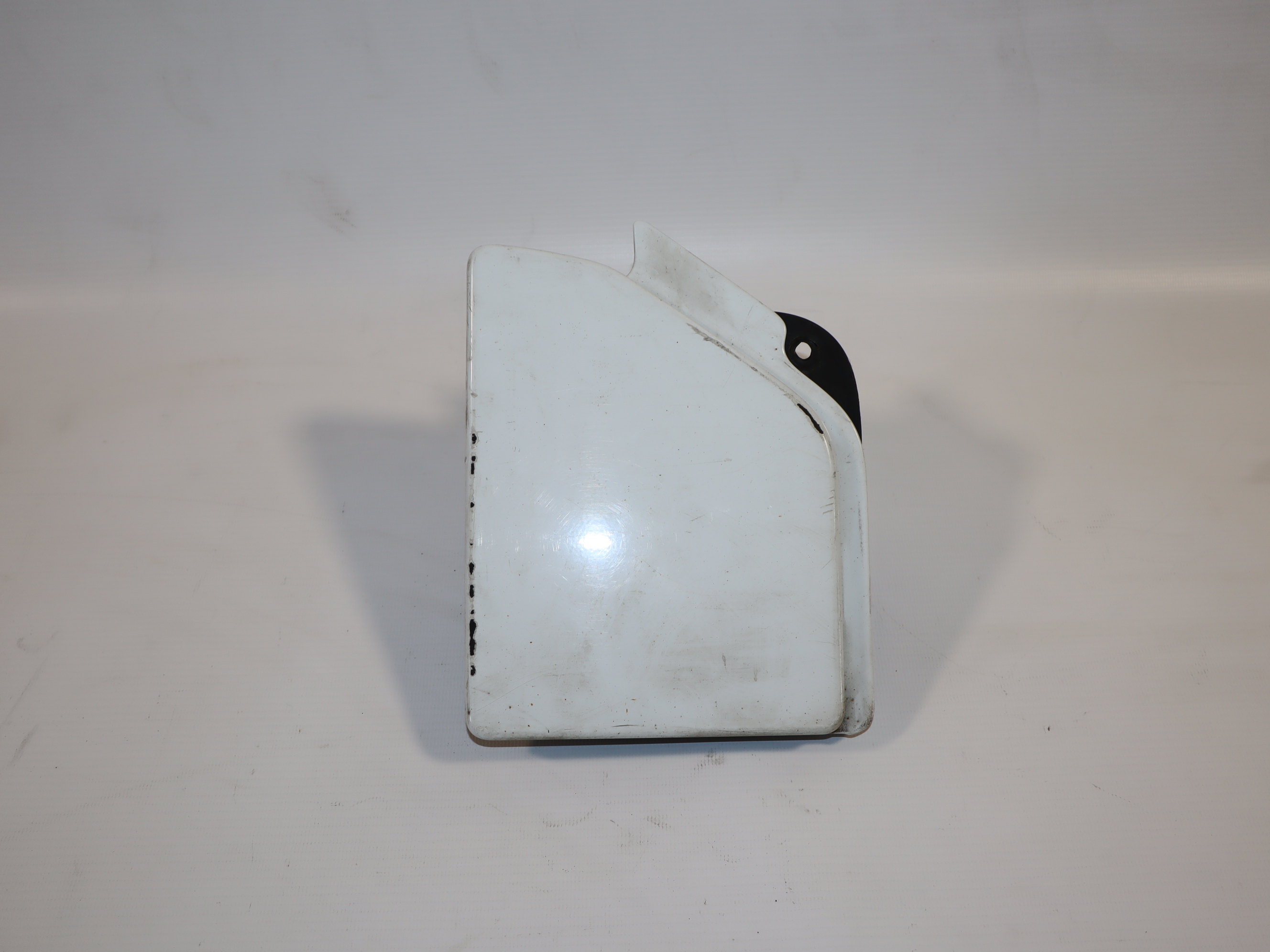 Лючок бака AdBlue Renault Master (Opel Movano, Nissan NV400) 2010 -, 765M63121R Б/В