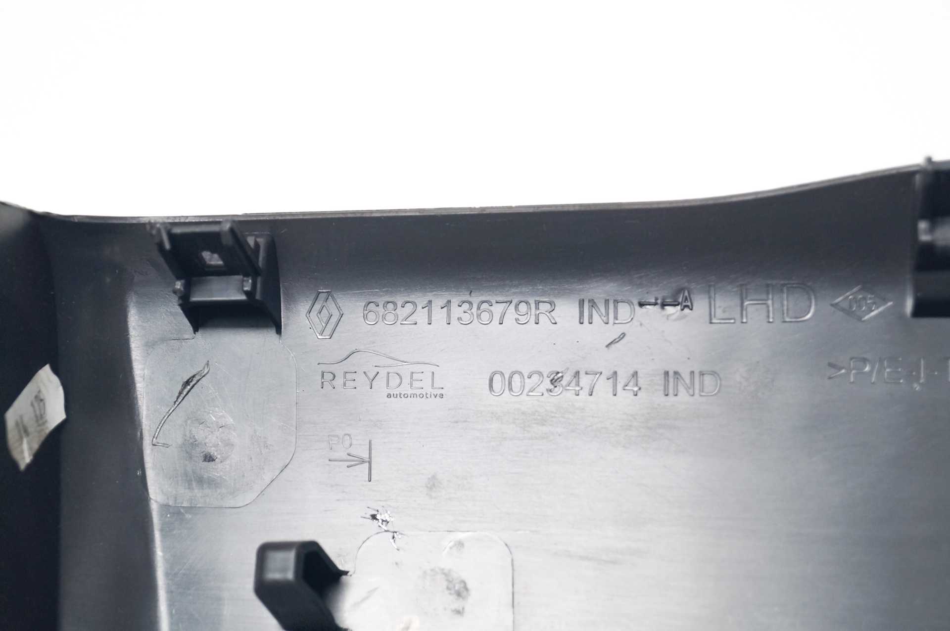 Накладка торпедо права над бардачком Renault Master (Opel Movano, Nissan NV400) 2020 -, 682113679R Б/В
