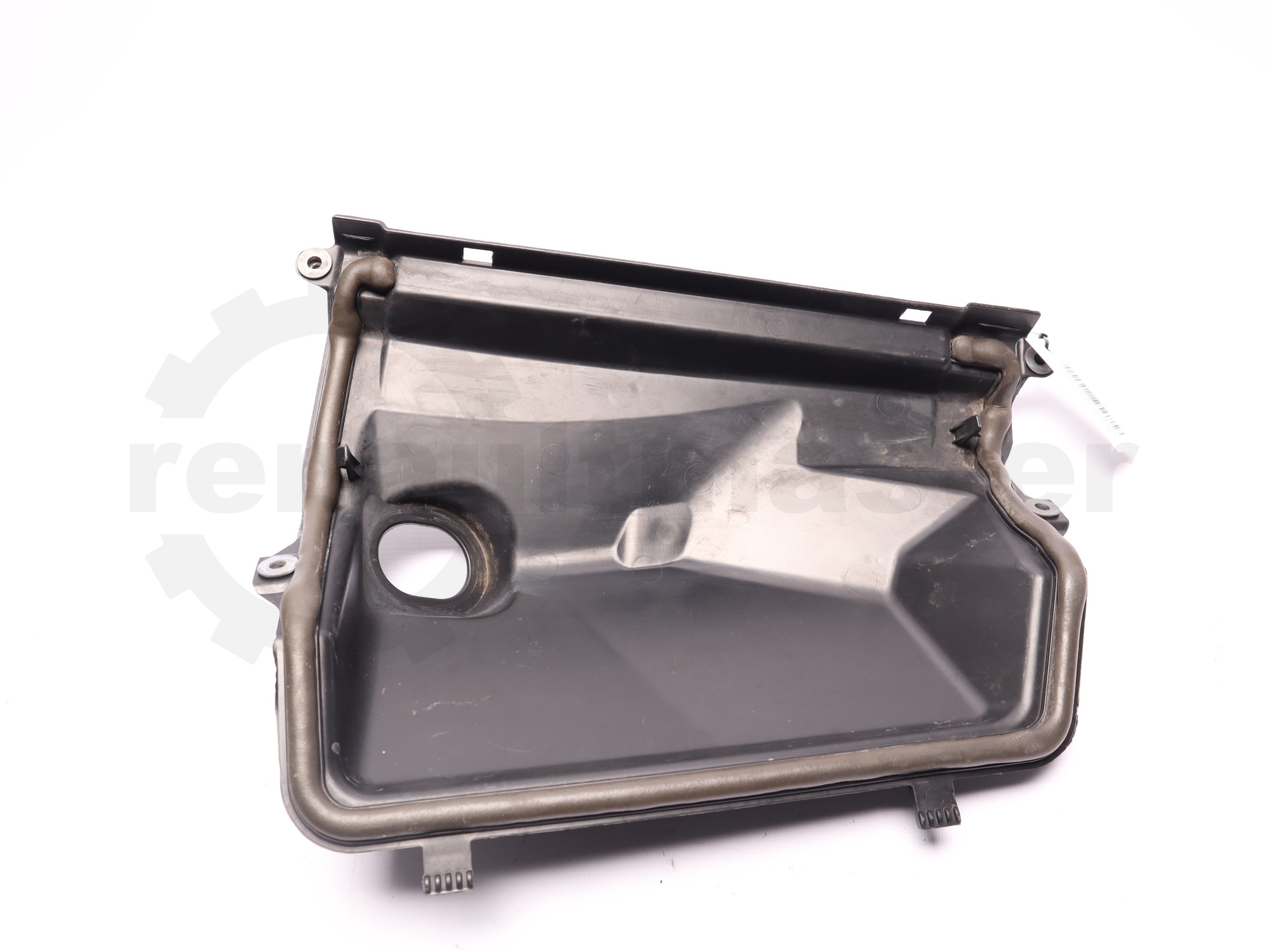 Піддон дренажа капота лівий Renault Trafic (Opel Vivaro, Nissan NV300) 2020 - 668416578R Б/В