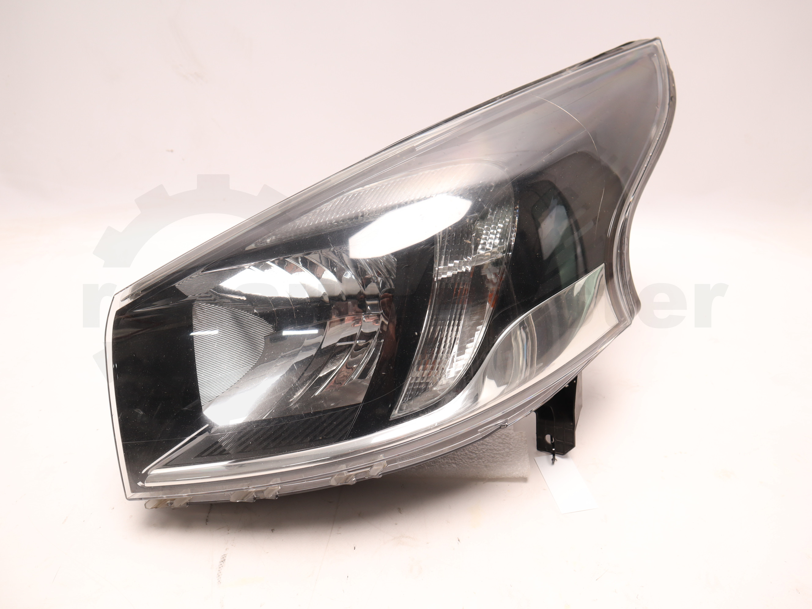 Фара передня ліва Renault Trafic 2014 -, 260605173R Б/В