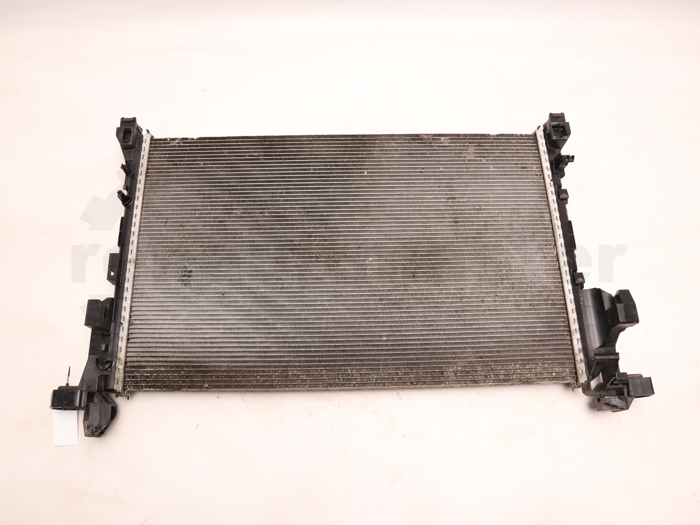 Радіатор водяний  Renault Trafic (Opel Vivaro, Nissan NV300) 2014 -, 214104966R Б/В