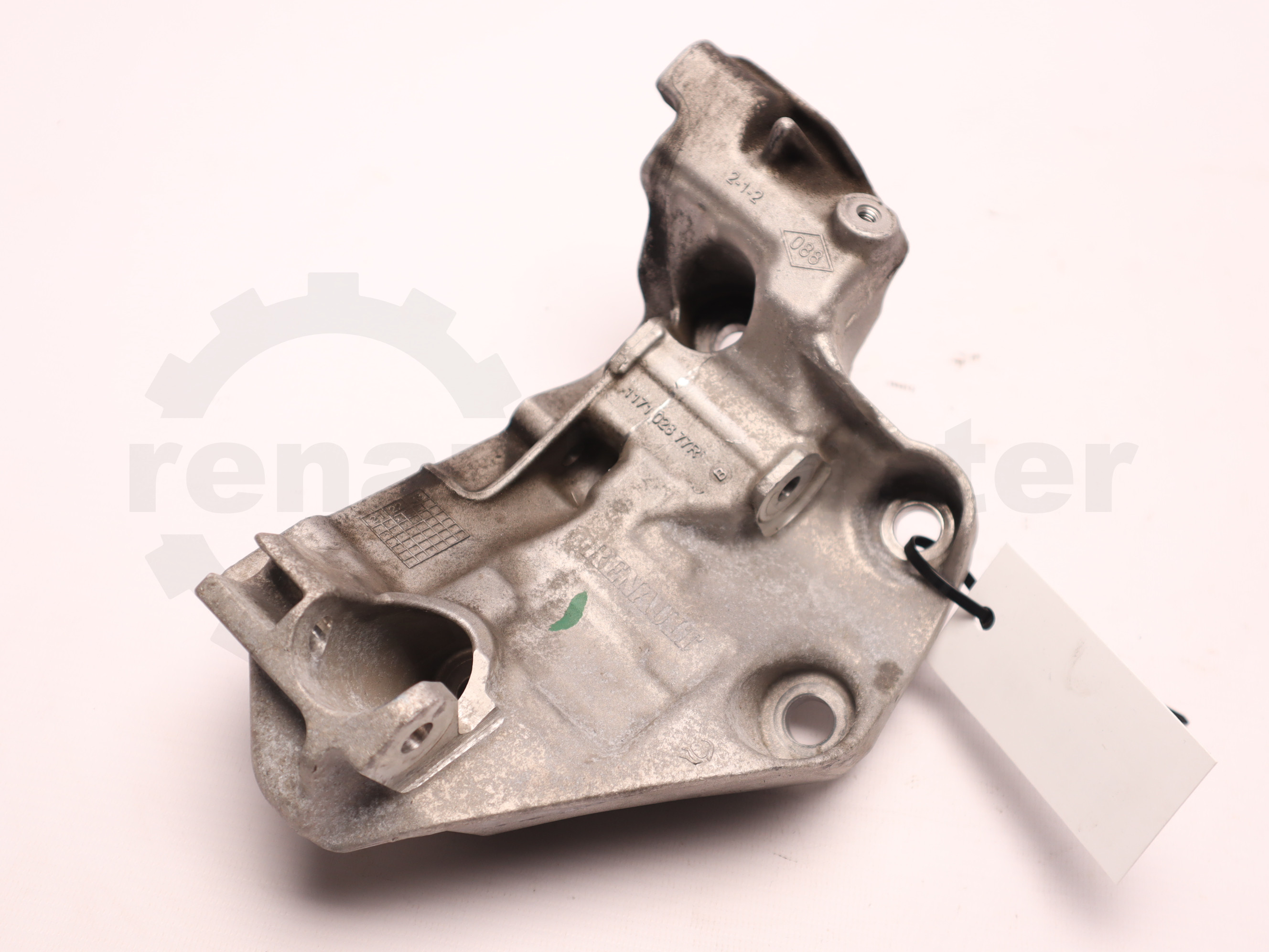 Кронштейн генератора з кондиціонером Renault Trafic (Fiat Talento, Nissan NV300) 2.0dCi 2022, - 117102877R Б/В