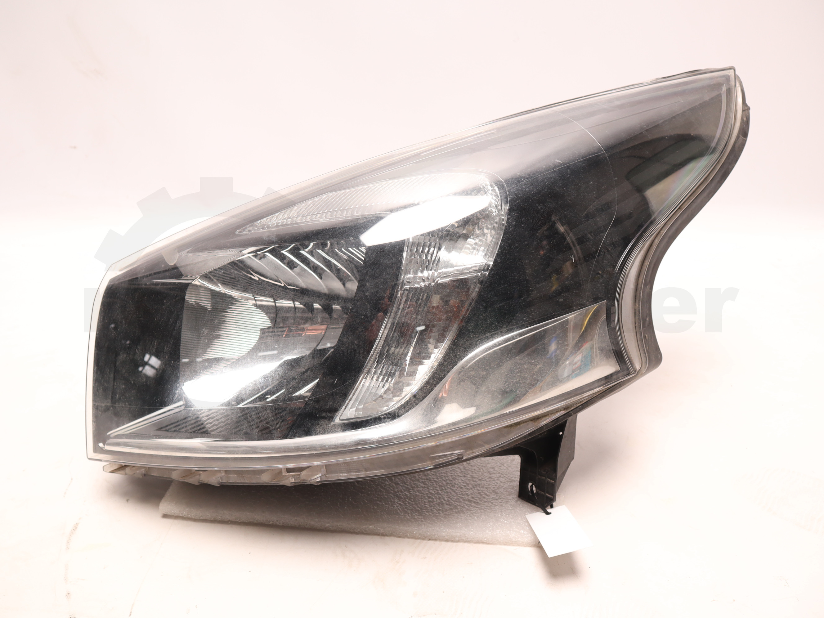 Фара передня ліва Opel Vivaro 2014->, - 260606315R Б/В