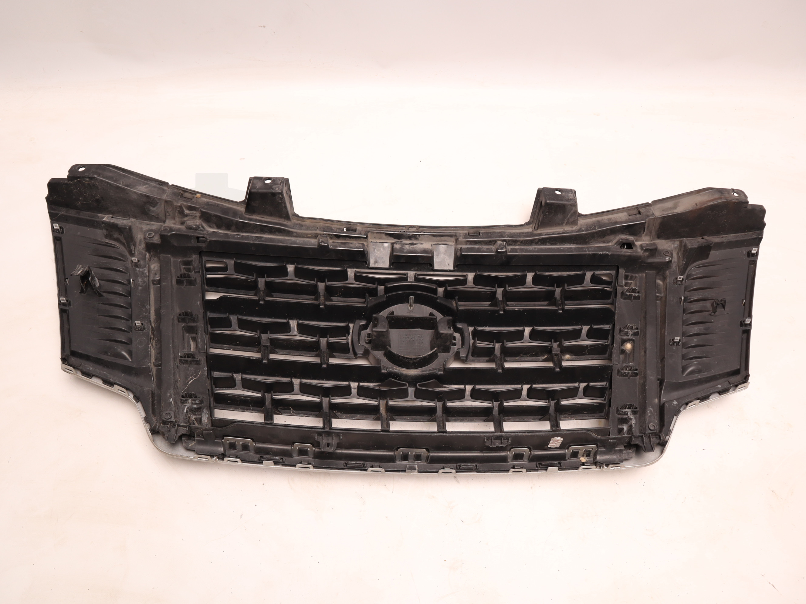 Решітка радіатора NISSAN NV400 2010, - 62310BZ50A Б/В