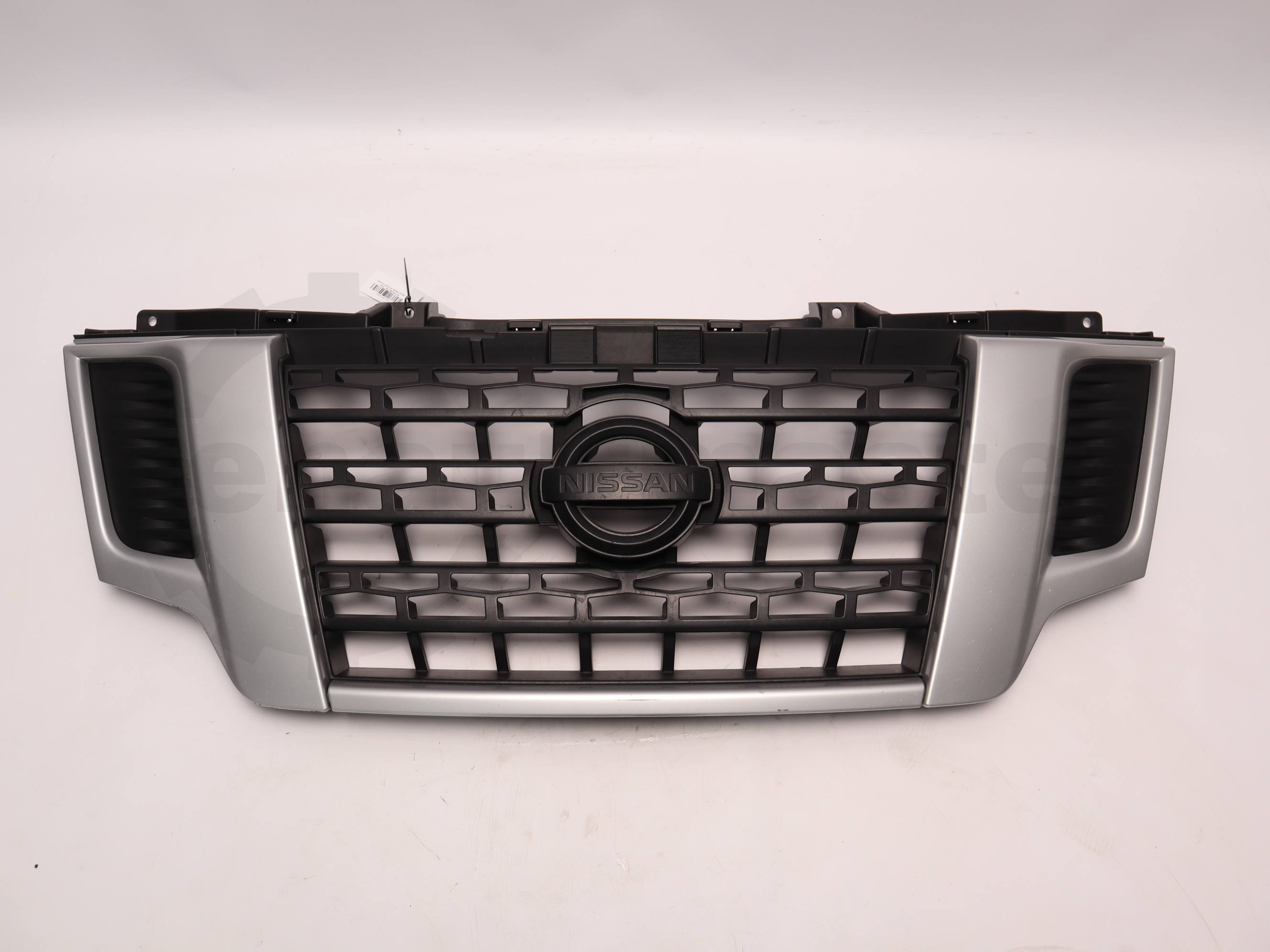 Решітка радіатора NISSAN NV400 2010, - 62310BZ50A Б/В