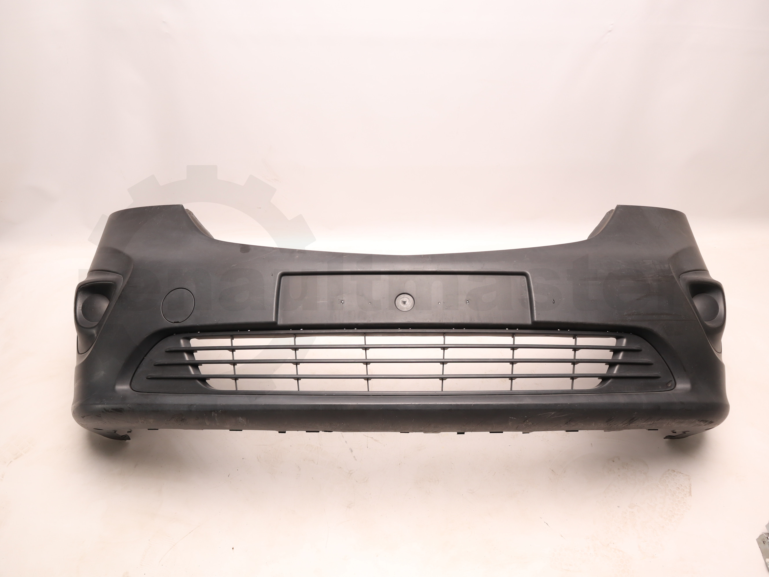 Бампер передній без протитуманок Opel Vivaro 2014->, - 620228716R Б/В