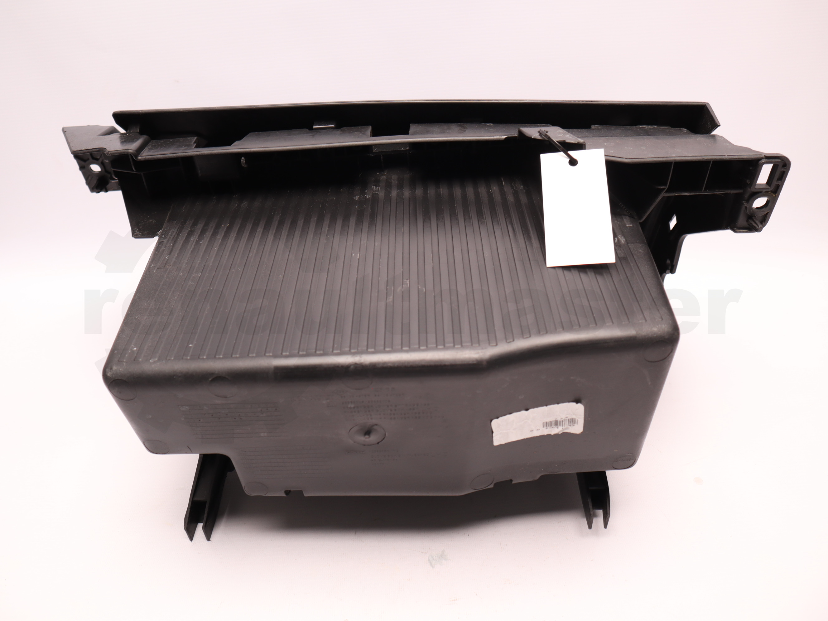 Бардачок пасажирський нижній Renault Trafic (Opel Vivaro, Nissan NV300) 2014 -, 681084578R Б/В