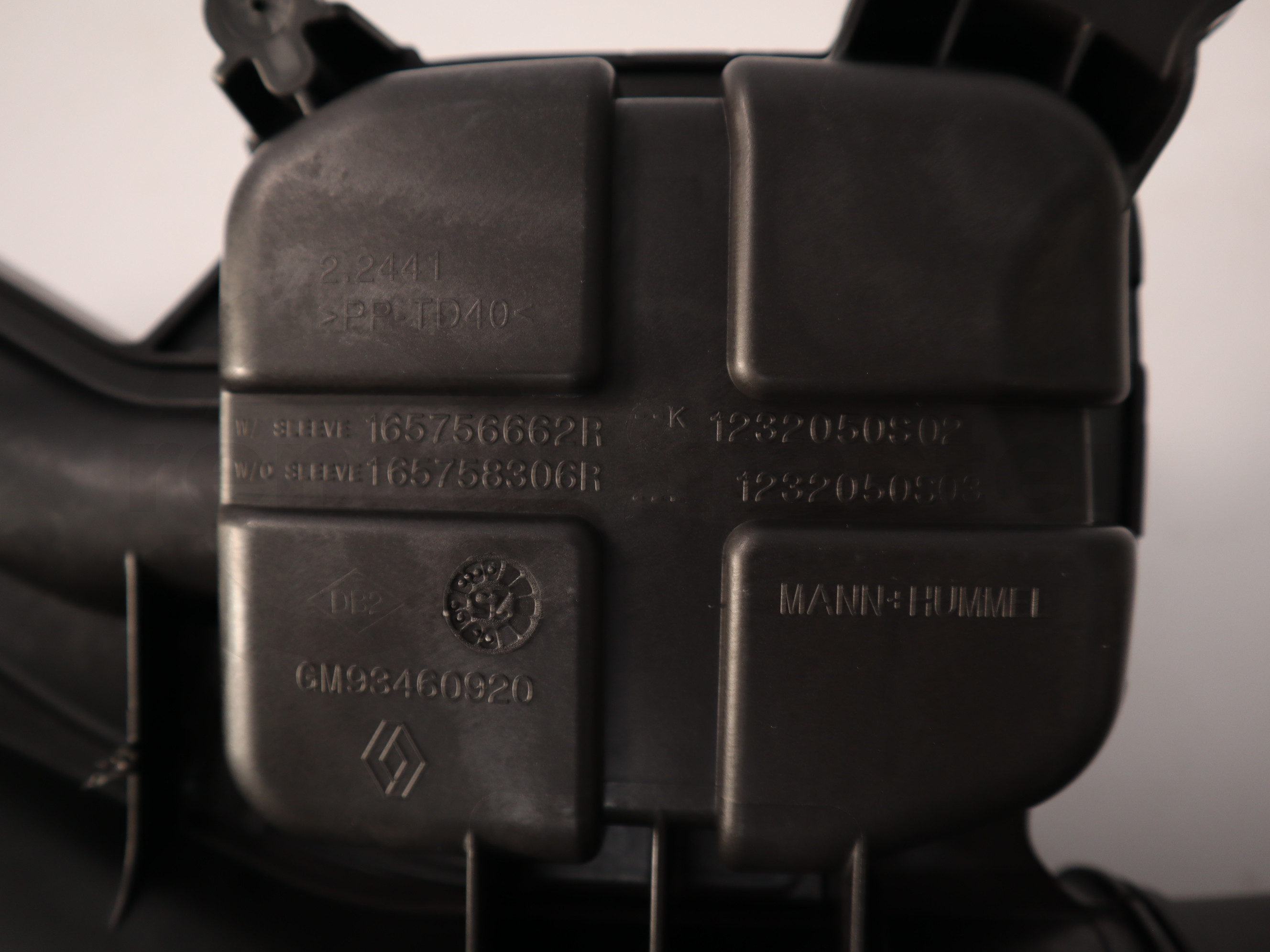 Патрубок забору повітря Renault Trafic (Fiat Talento, Nissan NV300) 2.0 dCi 2019->, - 165758306R OE