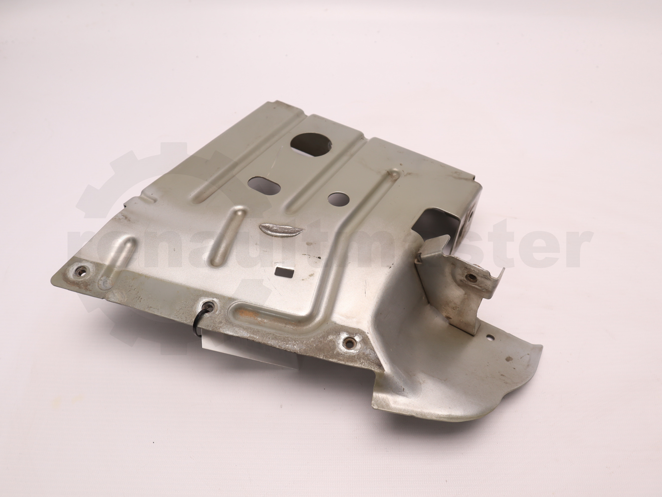 Кронштейн кріплення правого крила верхній Nissan NV400 2010 -2021, - 63122BZ50A Б/В