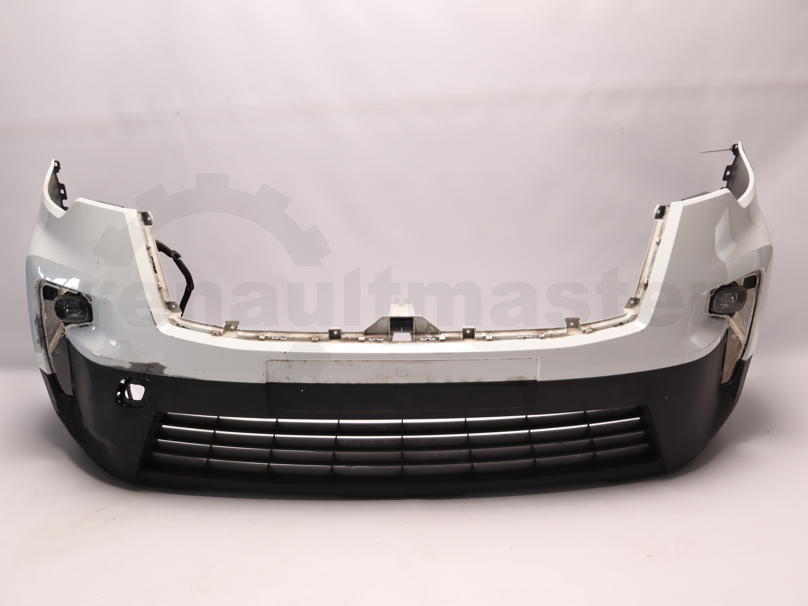 Бампер передній з протитуманками Nissan NV300, Primastar 2.0dCi 2022->, - 620222832R Б/В