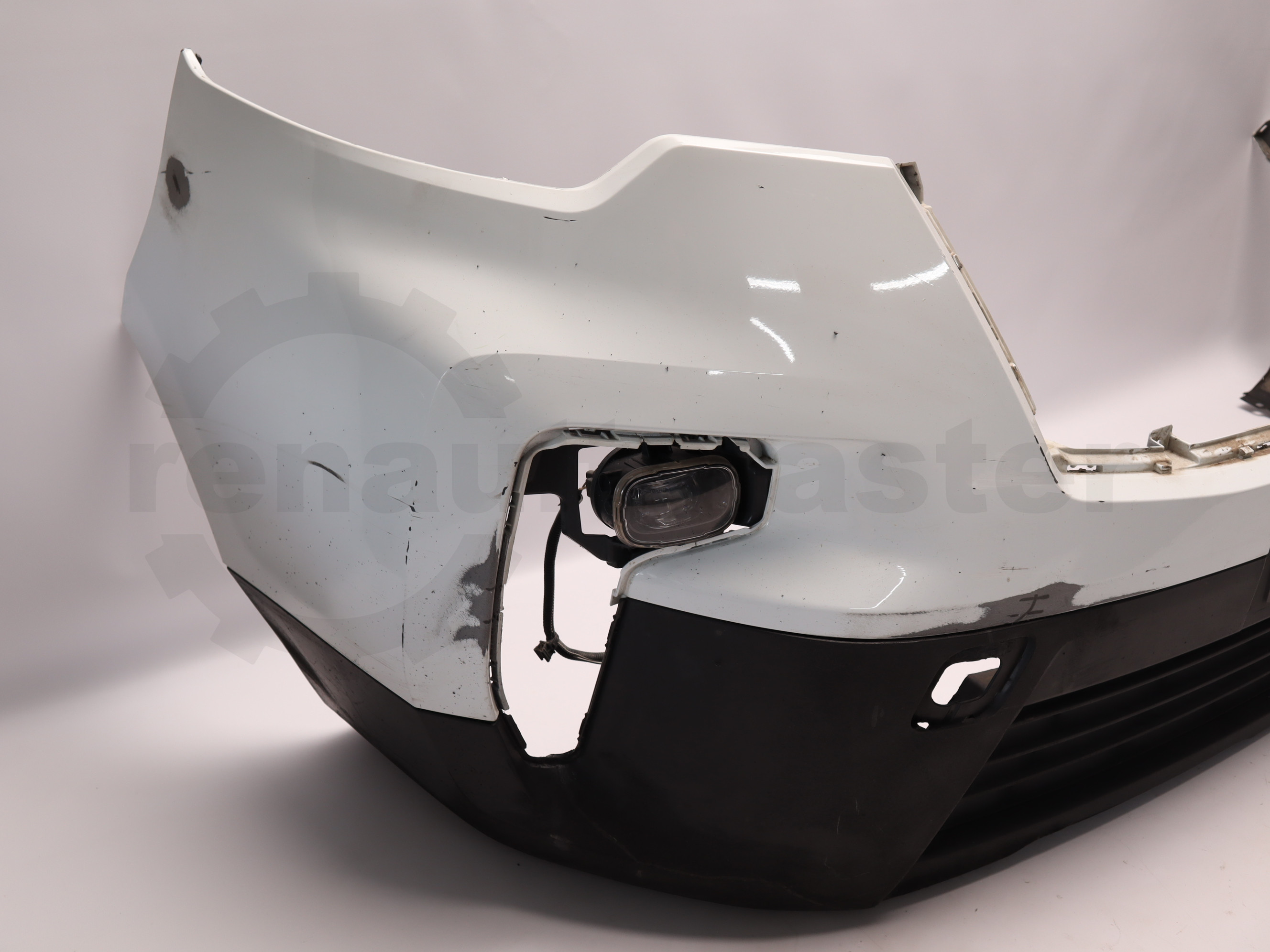 Бампер передній з протитуманками Nissan NV300, Primastar 2.0dCi 2022->, - 620222832R Б/В